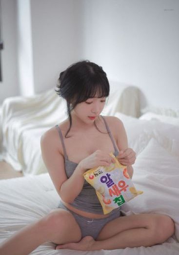 光影下的少女